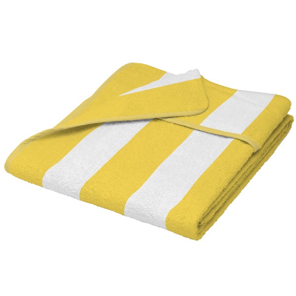 Gefaltetes, gelb-weiß gestreiftes Strandhandtuch aus Frottee.