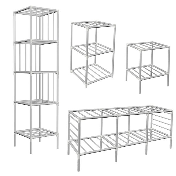 Vier Konfigurationen eines modularen Regalsystems: Turm mit fünf Ebenen, Regal mit drei Ebenen und zwei kleinere Einheiten mit zwei Ebenen.