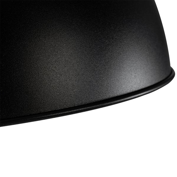 Detailansicht einer Deckenleuchte aus Metall