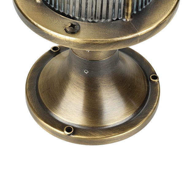 Detailansicht einer Außenleuchte mit antikem Finish