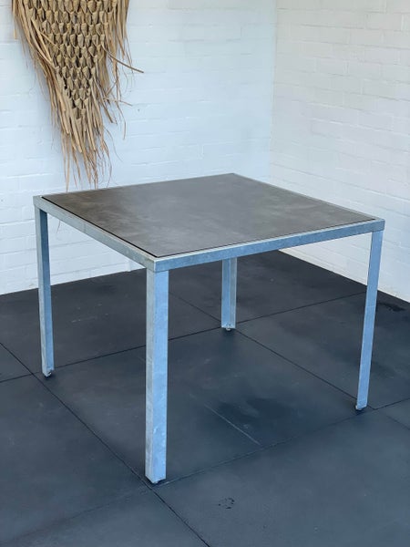 Esstisch COMPACT T95 HPL Betonoptik 95x95 cm