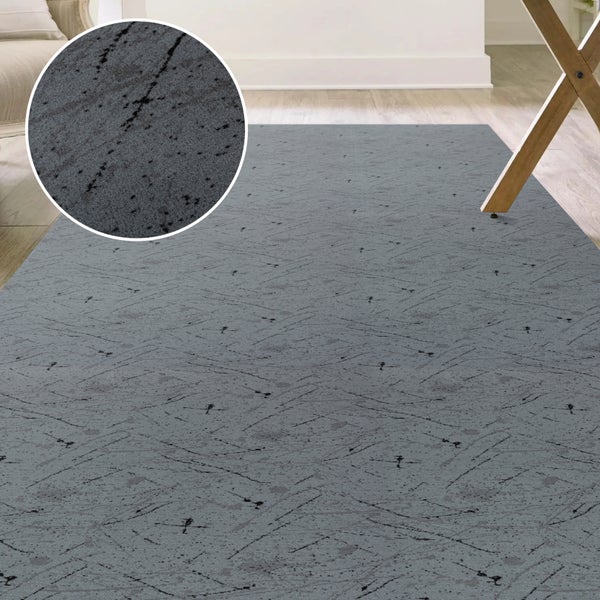 Grauer Teppich mit abstraktem Muster