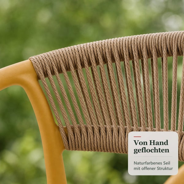 Detailaufnahme einer Gartenstuhl Rückenlehne aus von Hand geflochtenem Seil mit offener Struktur an einem Rahmen.