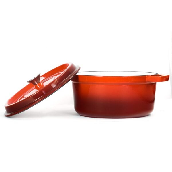 Runder Schmortopf aus emailliertem Gusseisen mit passendem Deckel zum Kochen und Braten.