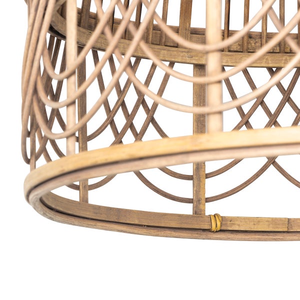 Detailansicht eines Lampenschirms aus Rattan.