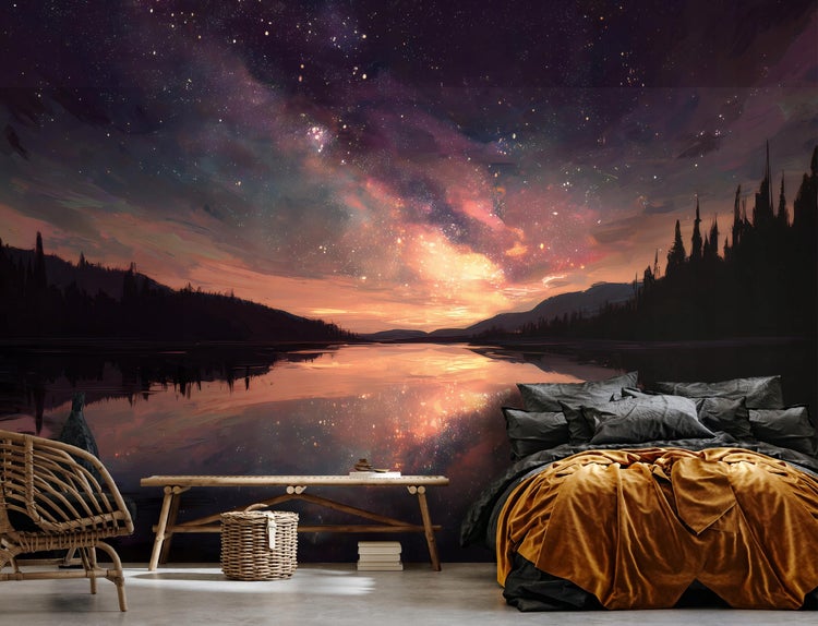 Schlafzimmer mit Sternenhimmel-Fototapete, Bett und Holzmöbeln für eine gemütliche Atmosphäre.