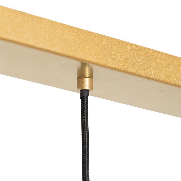 Detailansicht einer Deckenleuchte mit Kabel