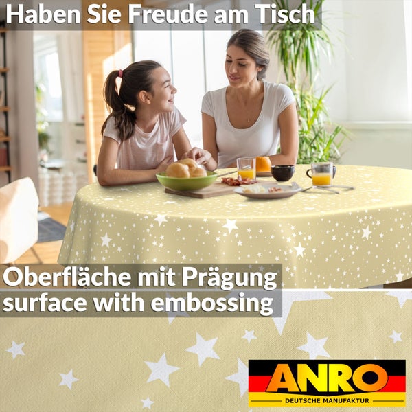 Runde Tischdecke mit Sternenmuster auf einem Esstisch, Szene mit Frau und Kind, Detail der geprägten Oberfläche und ANRO Logo.