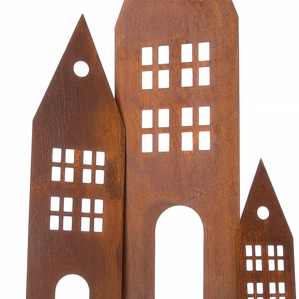 Dekorative Häusergruppe aus Metall mit Fenster- und Türöffnungen