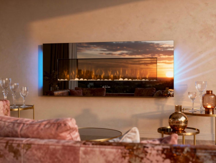 Wohnzimmer mit elektrischem Kamin an der Wand