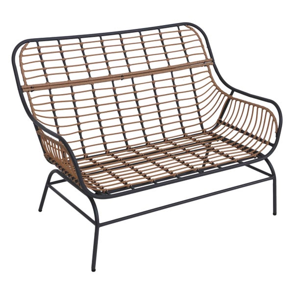 Zweisitzer Gartenbank mit schwarzem Metallgestell und braunem Kunststoffgeflecht.