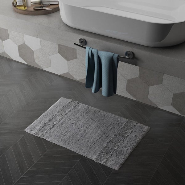 Grauer 50 x 80cm rutschfester Badezimmerteppich aus Baumwolle | Bessera
