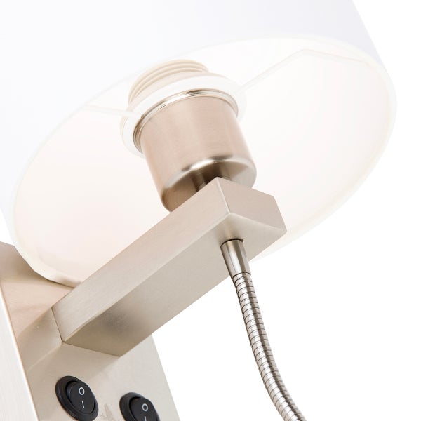 Detailansicht einer Wandleuchte mit Schalter und flexiblem Arm