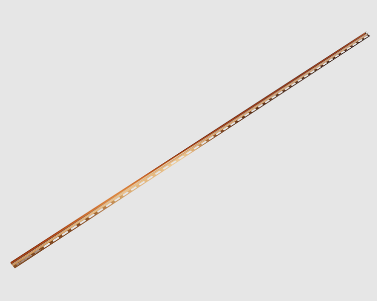 Fliesenprofil L-Form aus Metall in Kupferoptik mit Lochung zur Befestigung.