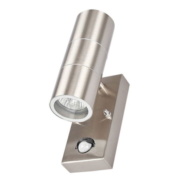 Wandleuchte aus Edelstahl mit Bewegungsmelder und verstellbarem Strahler.
