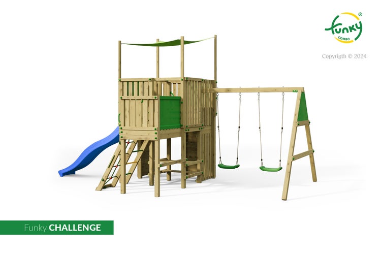 Spielturm aus Holz mit einer blauen Rutsche, zwei Schaukeln, einer Kletterleiter und einem grünen Sonnendach.