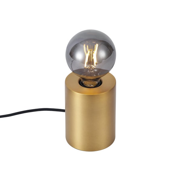 Tischleuchte mit zylindrischem Metallsockel in Messing-Optik und LED-Filament-Leuchtmittel in Rauchglas-Optik.