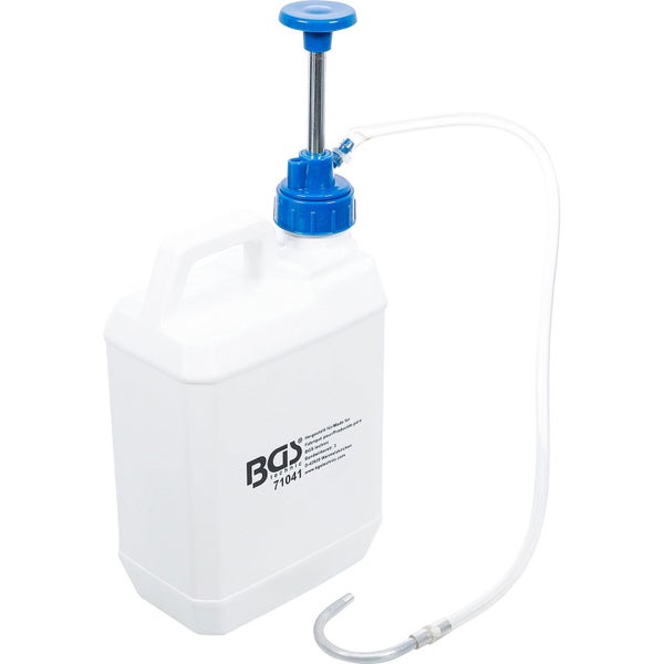 BGS technic Handpumpe für Flüssigkeiten mit weißem Kunststoffbehälter und transparentem Schlauch mit gebogenem Auslauf.