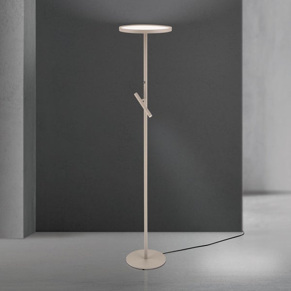 Stehleuchte mit Lesearm im Raum