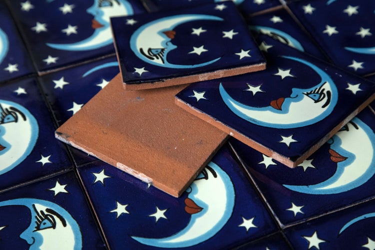 Keramikfliesen mit Mond- und Sternmotiv