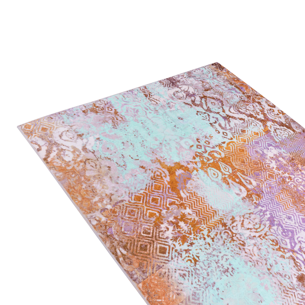 Teppich mit Vintage-Orient-Muster im Patchwork-Design und Used-Look.