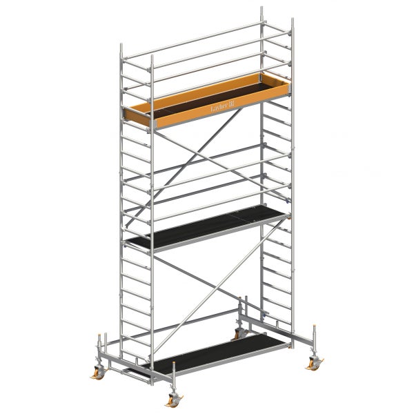 Mobiles Layher Fahrgerüst aus Aluminium mit Arbeitsplattformen, Bordbrettern, Lenkrollen und Layher Logo.