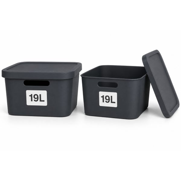 Zwei Kunststoff Aufbewahrungsboxen mit Deckel und 19 Liter Fassungsvermögen für eine organisierte Aufbewahrung.