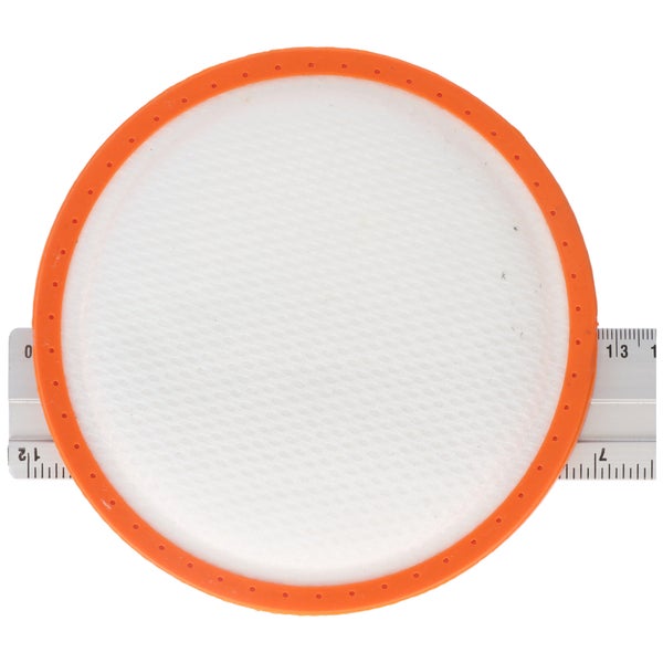 Helle Wohnzimmerszene mit Ecksofa, Bogenlampe und runden Tischen