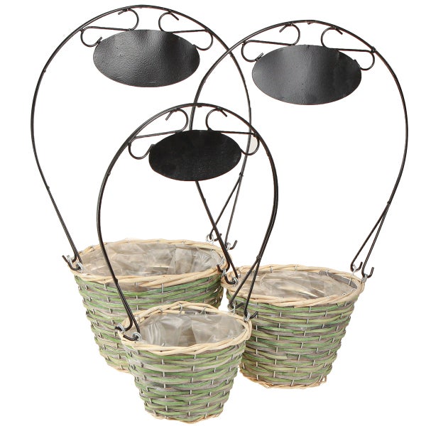 Drei Pflanzenkörbe aus Weide mit Metallgestell und Beschriftungsfeld