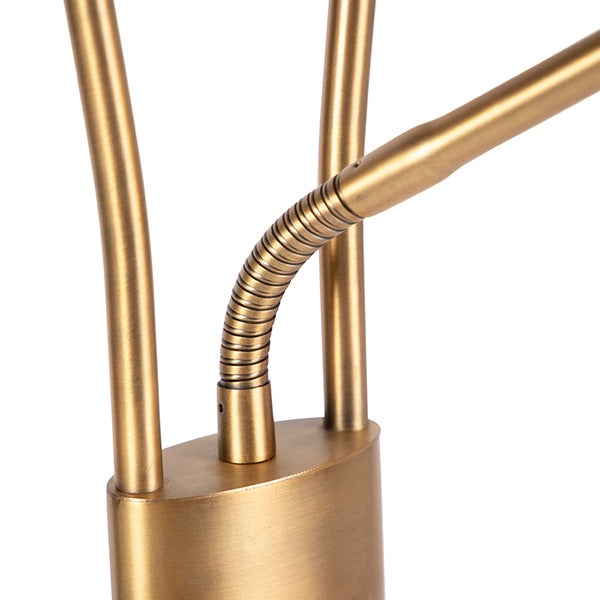 Detailaufnahme einer goldenen Lampe mit flexiblem Arm