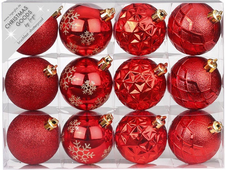 Set mit bruchfesten Weihnachtskugeln in verschiedenen Oberflächenstrukturen zur Weihnachtsdekoration in der Verpackung.