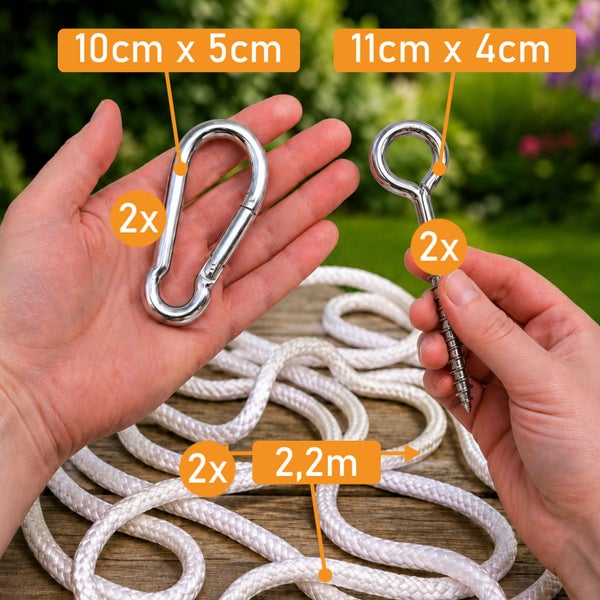 Befestigungsset: zwei Karabiner (10 Zentimeter mal 5 Zentimeter), zwei Augenschrauben (11 Zentimeter mal 4 Zentimeter) und zwei Seile (2,2 Meter).