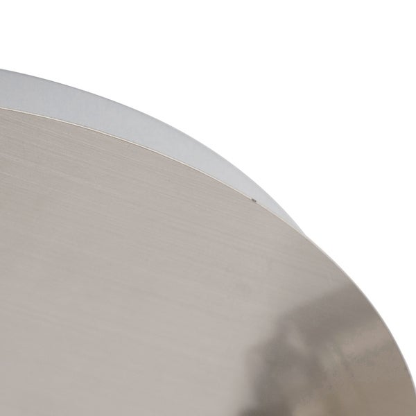 Detailansicht einer runden Tischplatte aus Metall