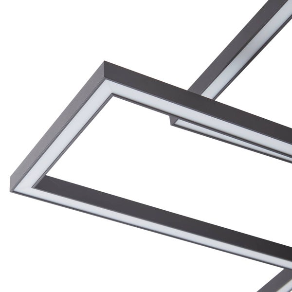 Detailansicht einer modernen LED-Deckenleuchte mit dunklem, eckigem Metallrahmen und integriertem Lichtband.