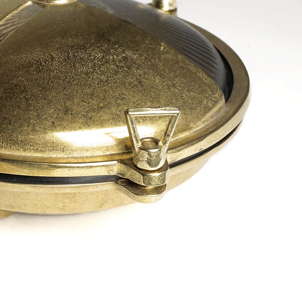 Runde Wandleuchte aus Metall im maritimen Stil