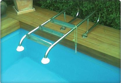 Schwimmbadleiter aus Metall mit Stufen und Handlauf