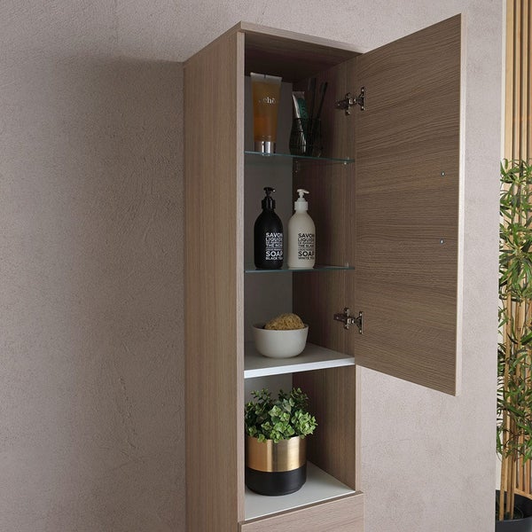 Detailansicht einer Bodenfliese mit Steinoptik