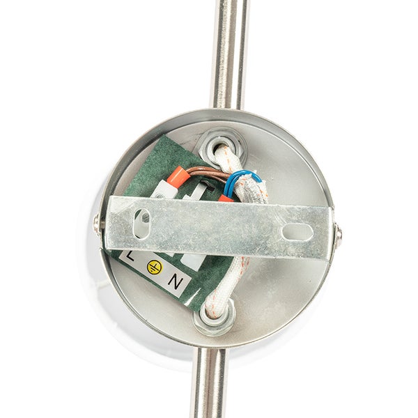 Detailansicht der Lampenmontagebasis mit Metallbügel, elektrischen Anschlussklemmen für Phase, Neutralleiter und Erdung sowie Verkabelung.