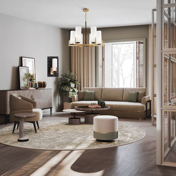 Wohnzimmer mit Sofa, Sessel, Couchtisch und Teppich