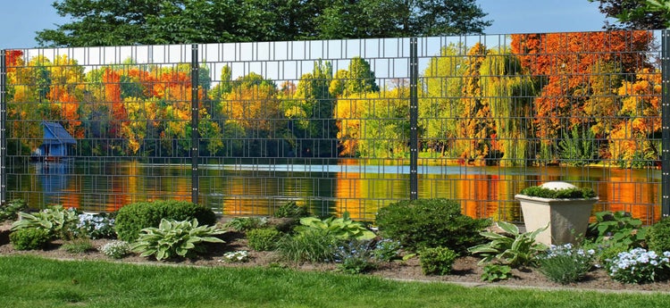 Doppelstabmattenzaun mit Seemotiv im Garten