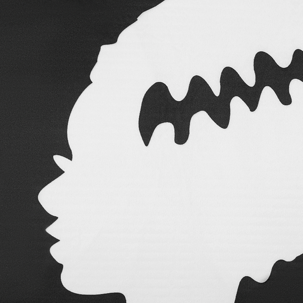 Silhouette eines Frauenprofils mit gewelltem Haar, Wanddekoration.