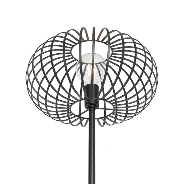 Stehlampe mit schwarzem Metallgestell und Glühbirne