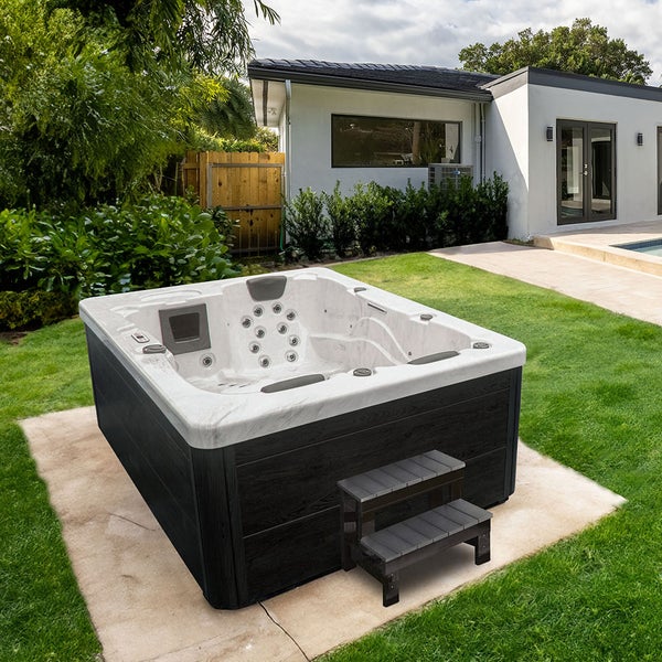 Home Deluxe - Outdoor Whirlpool - White Marble Plus Treppe und Thermoabdeckung - Maße 210 x 160 x 85 cm - Inkl. Heizung, 27 Massagedüsen und 9 Lichtquellen I Außen Whirlpool Spa für 3 Personen