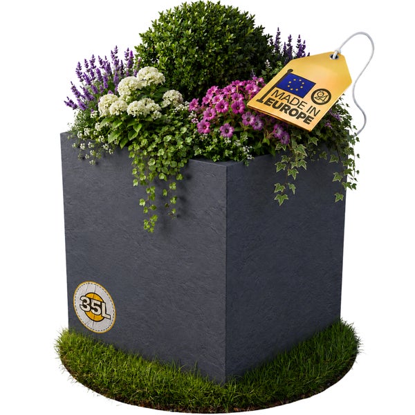 Anthrazitfarbener würfelförmiger Pflanzkübel mit 35 Liter Fassungsvermögen, bepflanzt mit Blumen und Sträuchern, hergestellt in Europa.