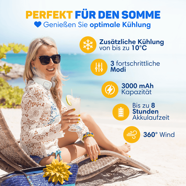 Wand mit tropischem Blattmuster und Buddha-Statue.