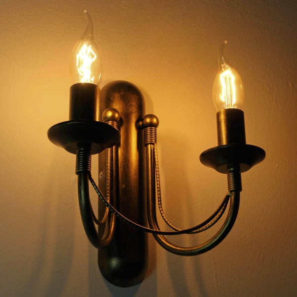 Zweiarmige Wandleuchte im Vintage-Stil mit zwei Leuchtmitteln