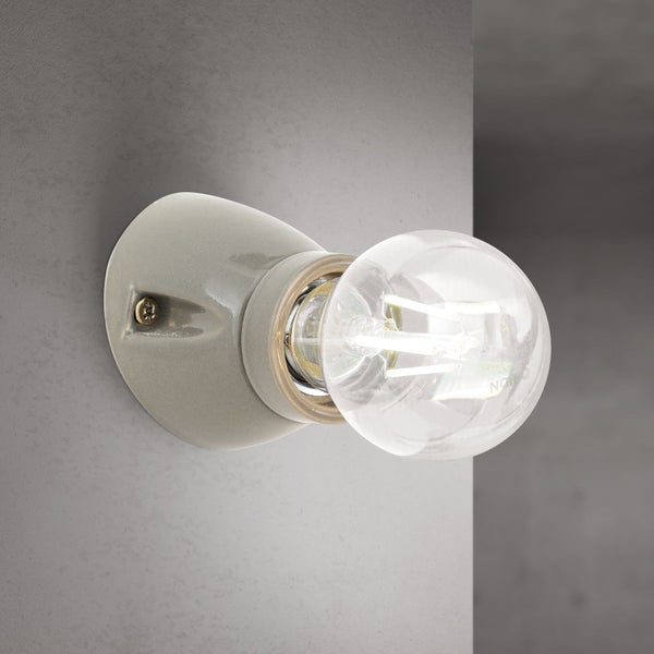 Wandleuchte mit Glühbirne