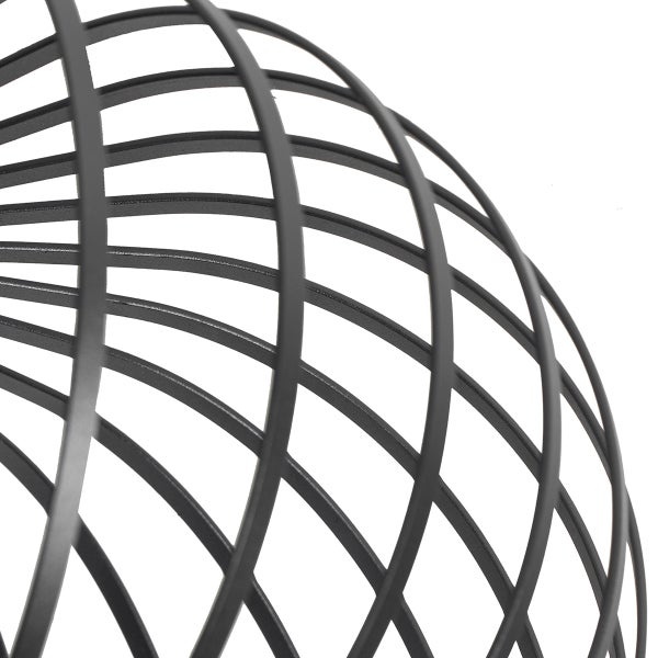 Detailaufnahme eines Lampenschirms aus Metalldraht