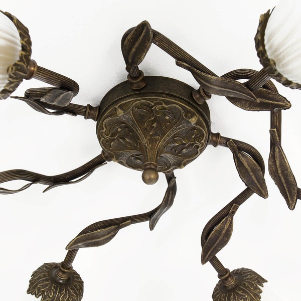 Deckenleuchte mit floralem Design und mehreren Armen