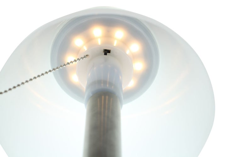 Nahaufnahme einer LED-Leuchte mit Zugschalter